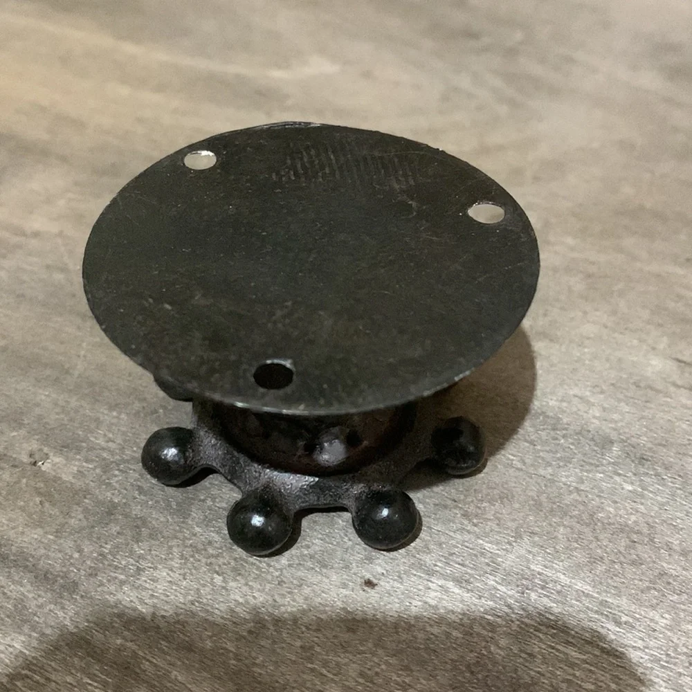 Little cast iron steering wheel hook or handle Steering wheel for a ship